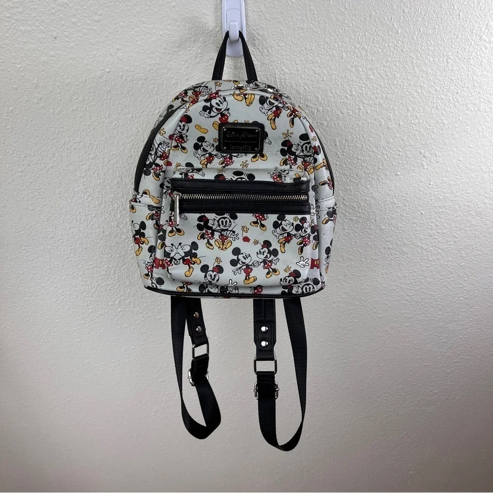DISNEY PARKS X LOUNGEFLY Adorable Micky & Minnie Kissing Backpack. Zip pocket